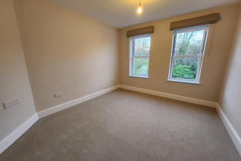 2 bedroom maisonette to rent, Bury Road, Chingford