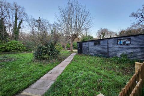 2 bedroom maisonette to rent, Bury Road, Chingford