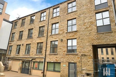 Studio to rent, Firth Street, Huddersfield, West Yorkshire, HD1