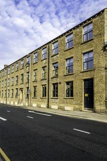 Studio to rent, Firth Street, Huddersfield, West Yorkshire, HD1