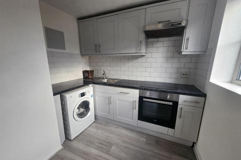 1 bedroom flat to rent, Beaufort Close, London