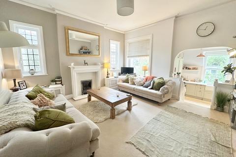 2 bedroom apartment for sale, West Overcliff Drive, West Cliff, Bournemouth, BH4