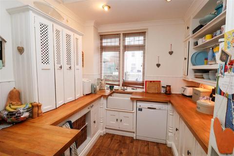 4 bedroom semi-detached house for sale, Albert Street, Fleet GU51