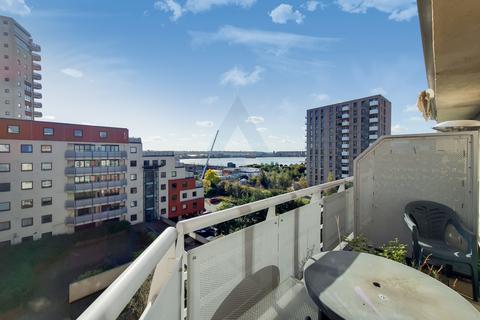 2 bedroom flat for sale, Wards Wharf Approach, London E16