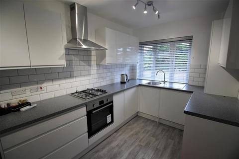 2 bedroom maisonette to rent, Glentworth Court, Stonegrove, Edgware, HA8