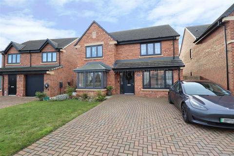 4 bedroom detached house for sale, Creebeck Drive, Hurworth DL2 2JT