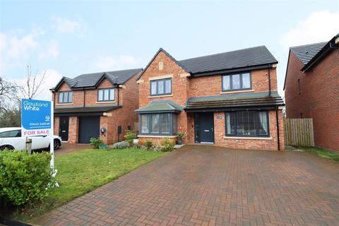 4 bedroom detached house for sale, Creebeck Drive, Hurworth DL2 2JT