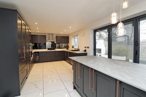 4 bedroom detached house for sale, Creebeck Drive, Hurworth DL2 2JT