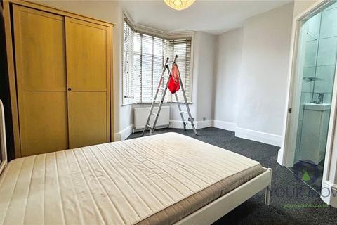 1 bedroom in a house share to rent, Shieldhall Street, London SE2