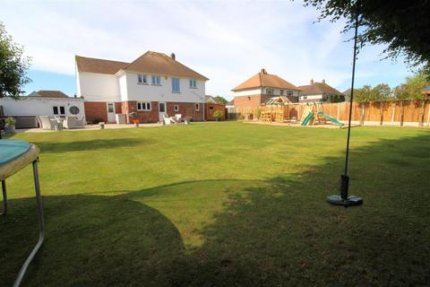 4 bedroom detached house for sale, Peregrine Road, Littlehampton