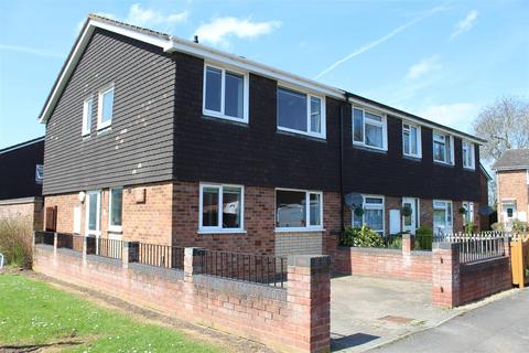 3 bedroom end of terrace house to rent, 1 Sandringham Close, Malvern