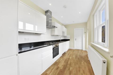 2 bedroom flat to rent, King Street Twickenham