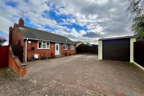 3 bedroom bungalow for sale, Summerhill, Althorne