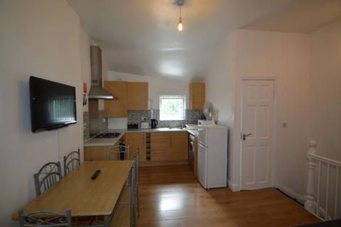 2 bedroom apartment to rent, Chester Road, Manchester, M15