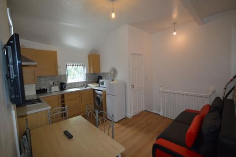 2 bedroom apartment to rent, Chester Road, Manchester, M15