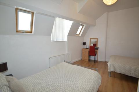 2 bedroom apartment to rent, Chester Road, Manchester, M15