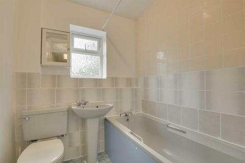 2 bedroom semi-detached house to rent, Vyne Crescent, Great Holm