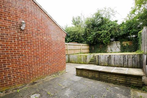 2 bedroom semi-detached house to rent, Vyne Crescent, Great Holm