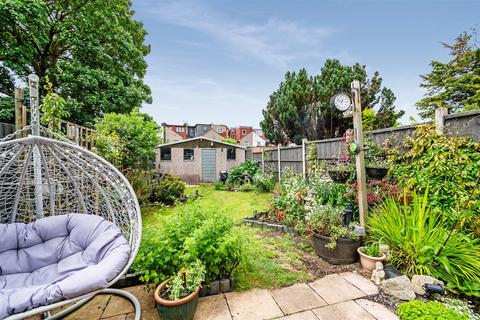 30 Worcester Close, Mitcham, CR4 1SP