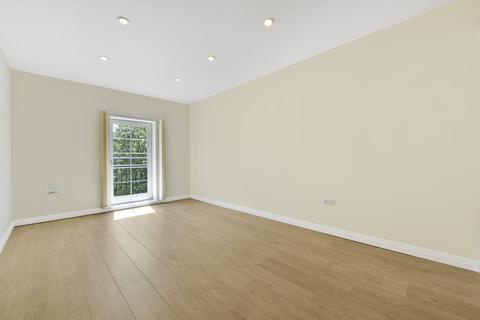 2 bedroom flat to rent, Pennington Drive, London N21