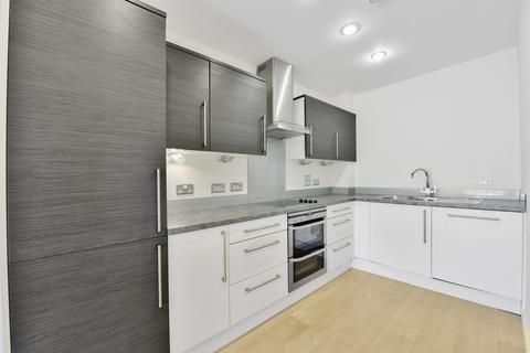 2 bedroom flat to rent, Pennington Drive, London N21