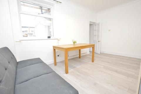 3 bedroom terraced house to rent, Avenons Road, London, E13