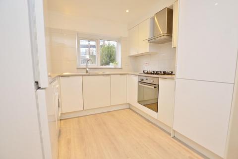 3 bedroom terraced house to rent, Avenons Road, London, E13