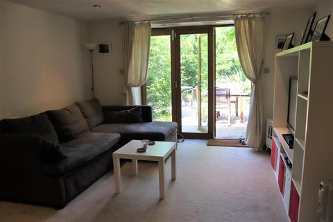 Studio to rent, Chandlers Cross, Rickmansworth