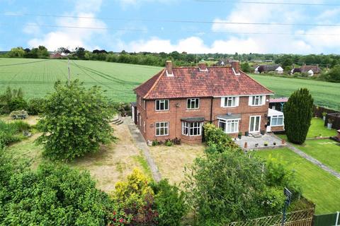 3 bedroom semi-detached house to rent, Kelvedon Road, Coggeshall, Colchester