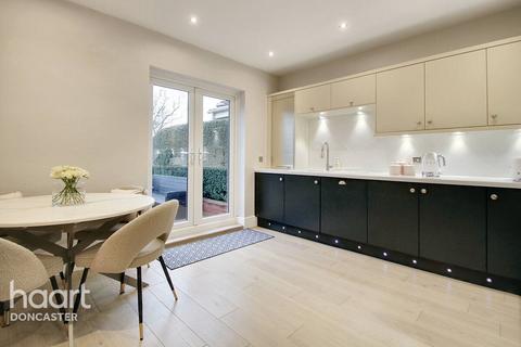 212 Sprotbrough Road, Doncaster, DN5 8BD