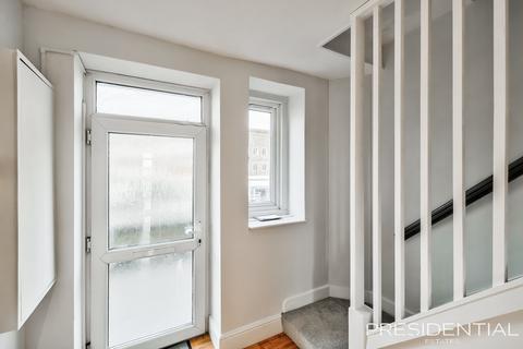 3 bedroom apartment to rent, Loughton IG10