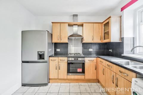 3 bedroom apartment to rent, Loughton IG10