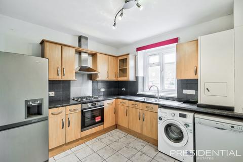 3 bedroom apartment to rent, Loughton IG10