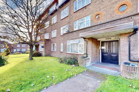 2 bedroom ground floor flat for sale, Leeland Way, London NW10