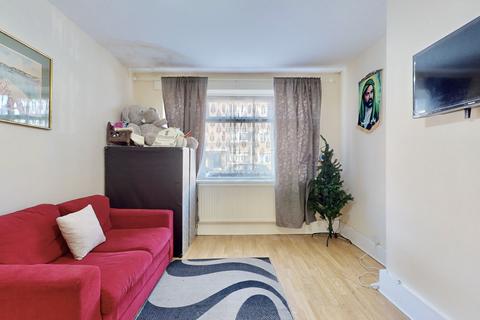 2 bedroom ground floor flat for sale, Leeland Way, London NW10