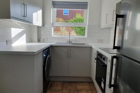 2 bedroom flat to rent, Newtown Road, Newbury