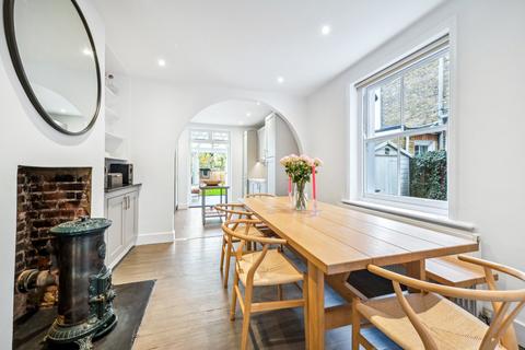 4 bedroom semi-detached house to rent, Langthorne Street, London