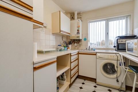 2 bedroom flat for sale, Heywood Gardens, Bolton, Lancashire, BL3