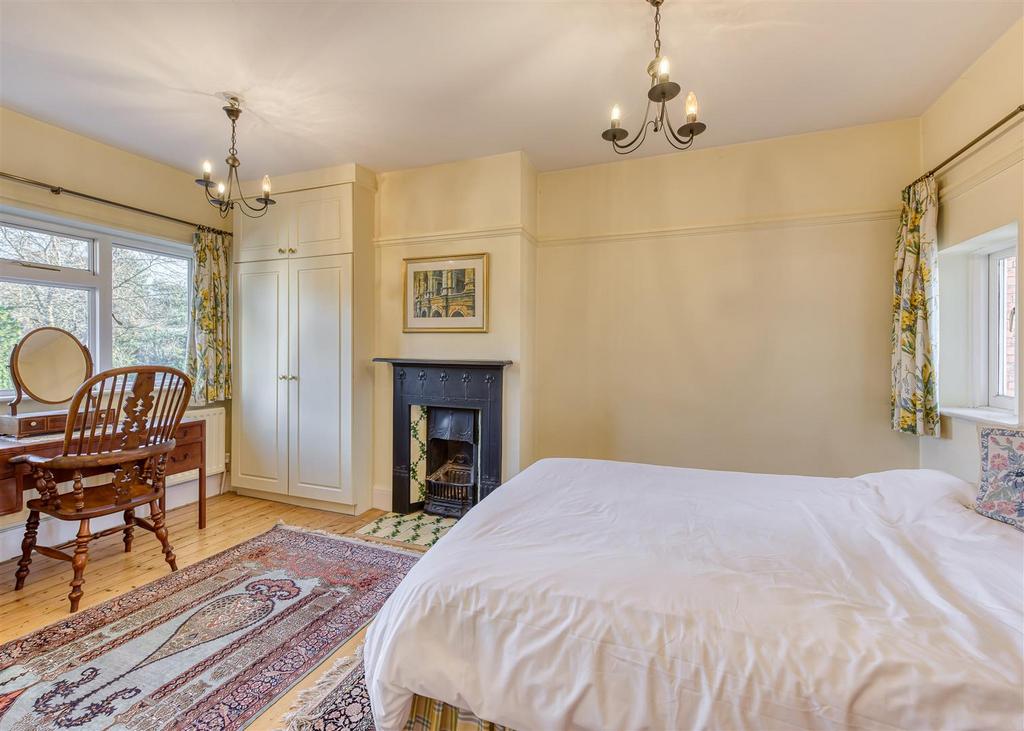 14 Danescourt Road-bed2.jpg