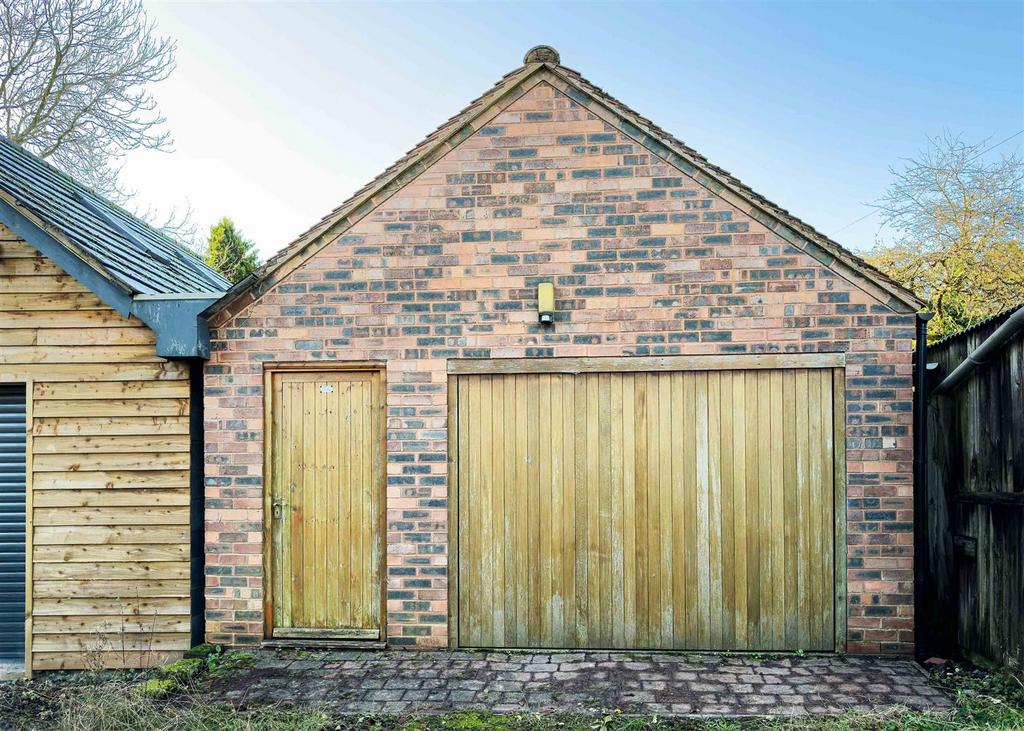 14 Danescourt Road-garage2.jpg