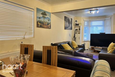 4 bedroom end of terrace house for sale, Stoke Road, Slough