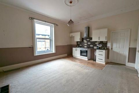 3 bedroom flat for sale, Princess Royal Terrace, Scarborough, North Yorkshire, YO11 2RP