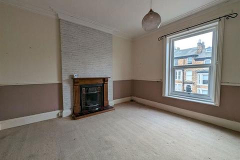 3 bedroom flat for sale, Princess Royal Terrace, Scarborough, North Yorkshire, YO11 2RP