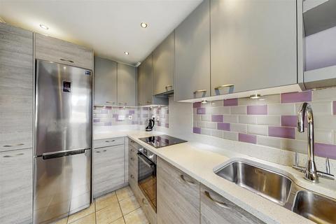 1 bedroom apartment for sale, Bow Common Lane, London E3