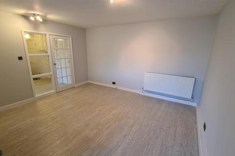 2 bedroom flat to rent, Leamington House, Stonegrove, Edgware, HA8