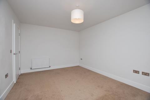 3 bedroom terraced house to rent, POPPY LANE, SOULBURY