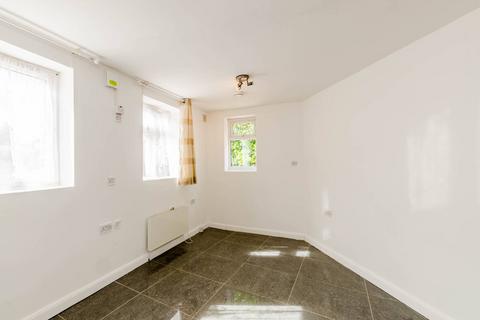 3 bedroom semi-detached house to rent, Berry Way, South Ealing, London, W5