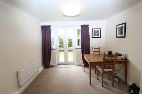 2 bedroom flat to rent, Thornley Close, Lymm