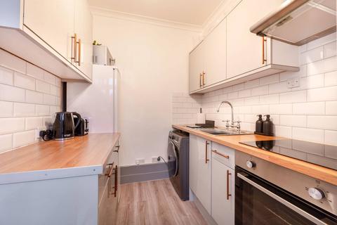 2 bedroom flat for sale, Strode Road, Willesden Green, London, NW10