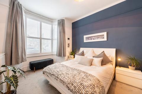 2 bedroom flat for sale, Strode Road, Willesden Green, London, NW10